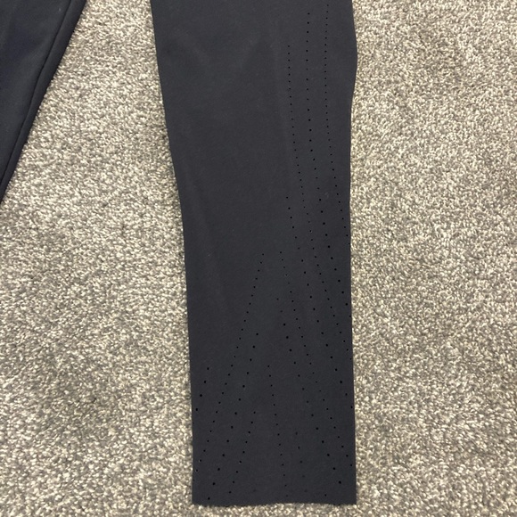 Oysho - black high rise Capri leggings ( Tag is L - fits medium! ) - Picture 3 of 11